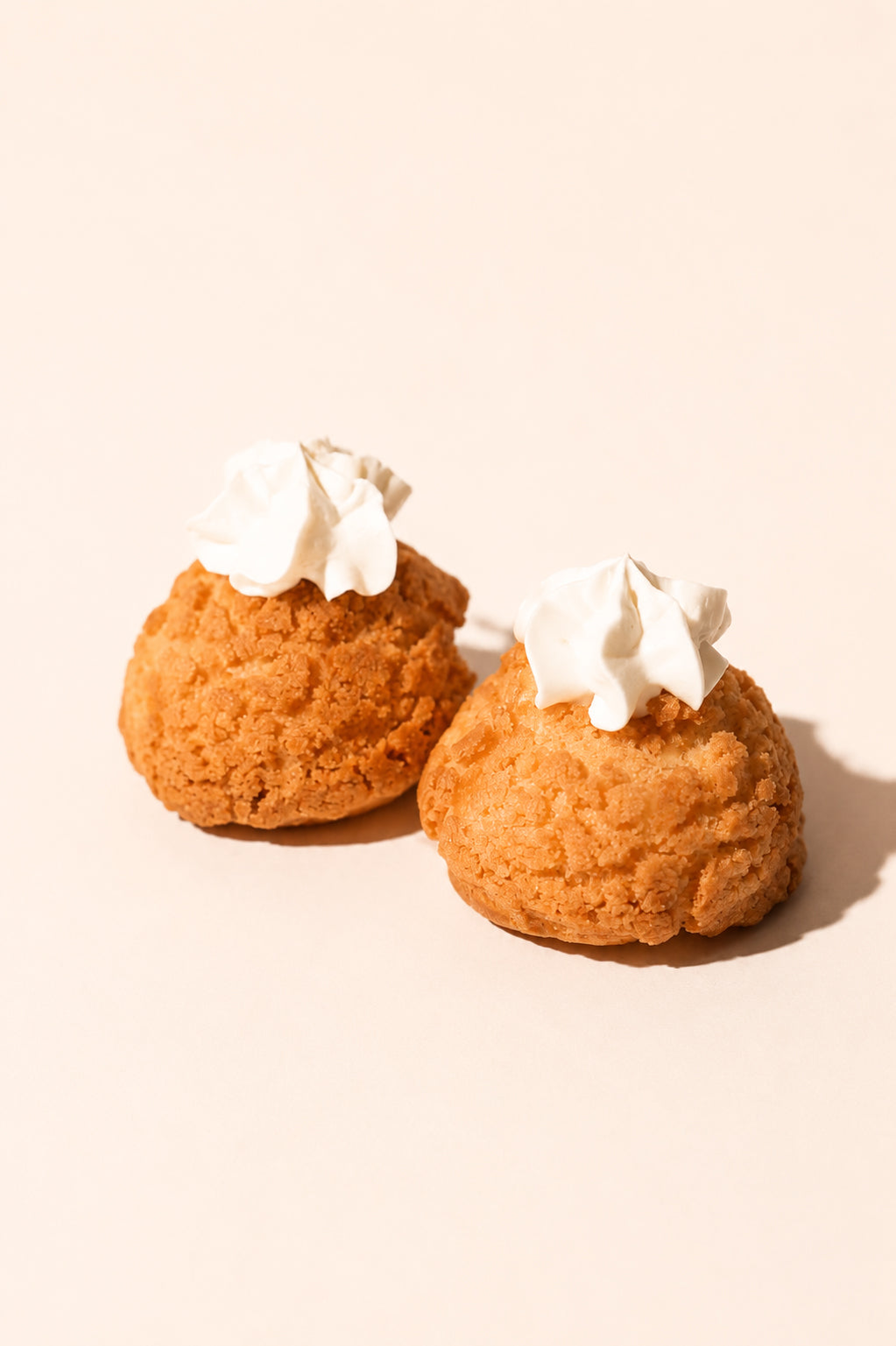 Choux au craquelin cu crema de vanilie