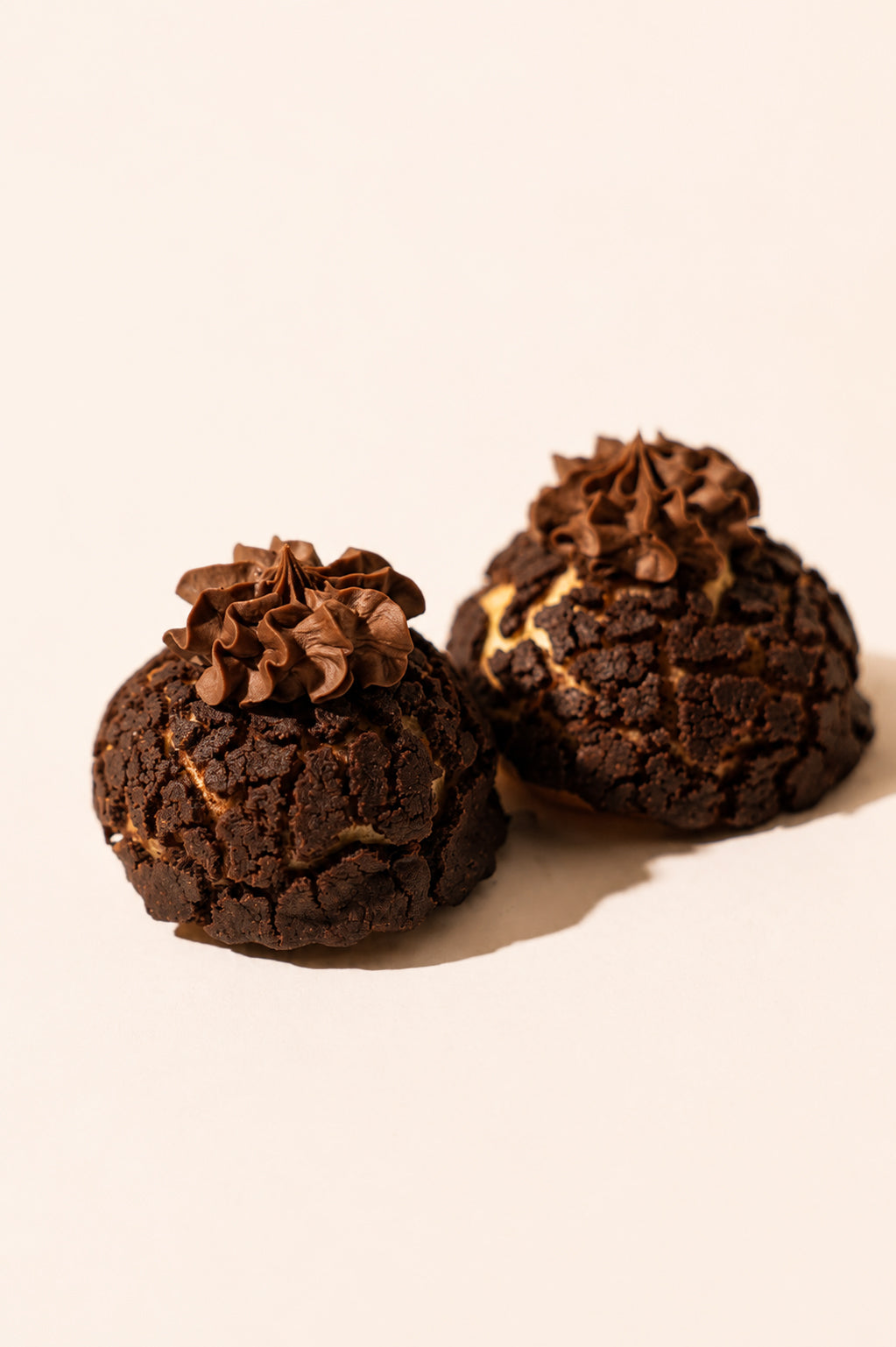 Choux au craquelin cu crema ciocolata