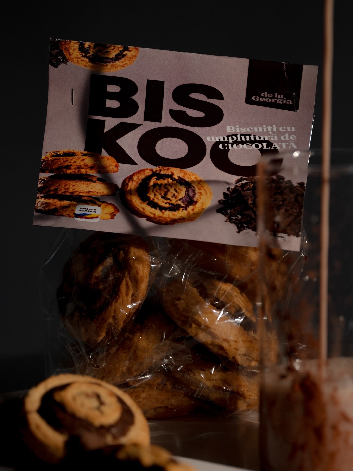 Biscuiți cu umplutură de ciocolată